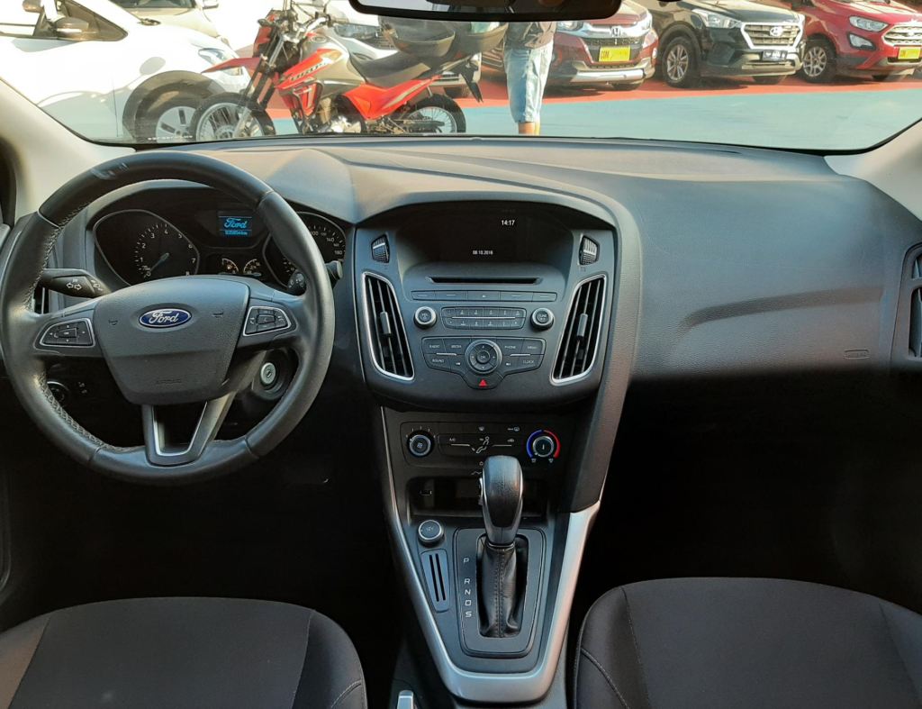 Ford Focus Sedan Se 2.0 Automatico 4 Portas Modelo 2017 imagem 12
