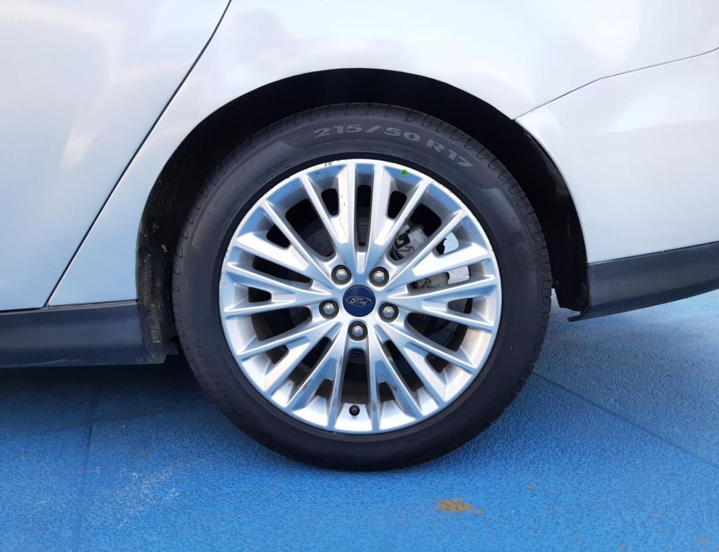Ford Focus Sedan Se 2.0 Automatico 4 Portas Modelo 2017 imagem 21