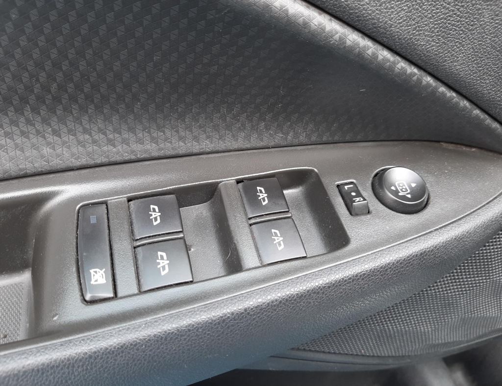 Chevrolet Onix Plus Lt 1.0 Flex 4 Portas Modelo 2023 imagem 15
