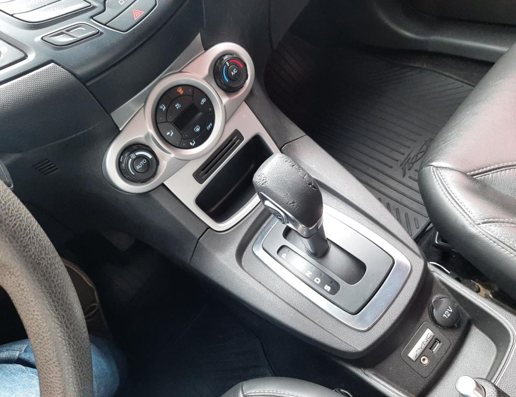 Ford New Fiesta Hatch Sel 1.6 Automatico Flex 4 Portas Modelo 2017 imagem 19