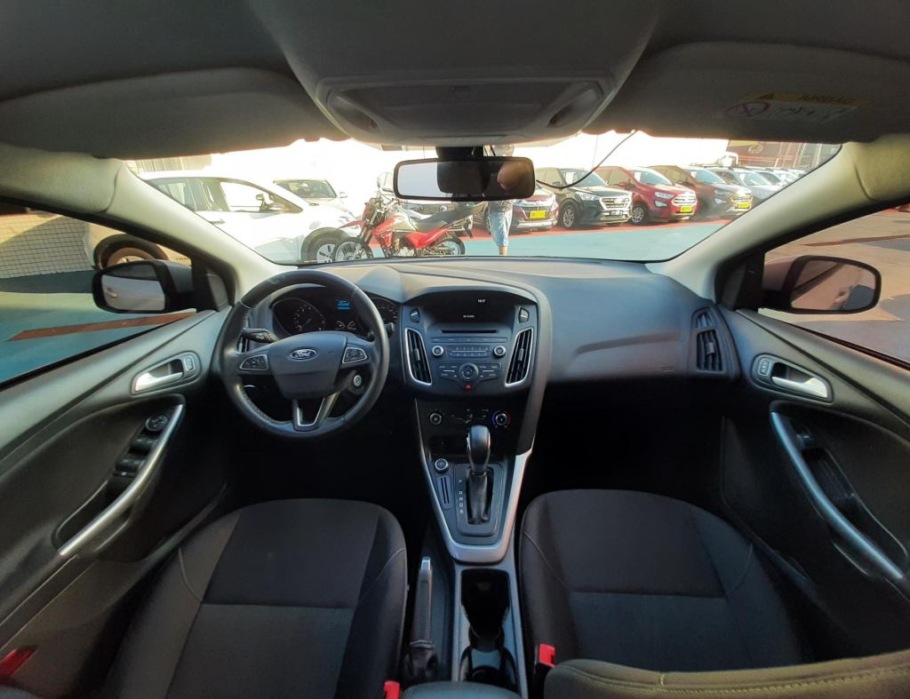Ford Focus Sedan Se 2.0 Automatico 4 Portas Modelo 2017 imagem 11