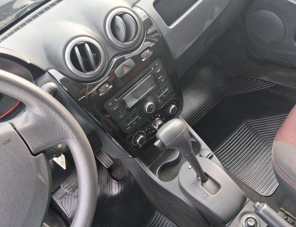 Renault Stepway 1.6 Automatico Flex Portas Modelo 2012 imagem 18