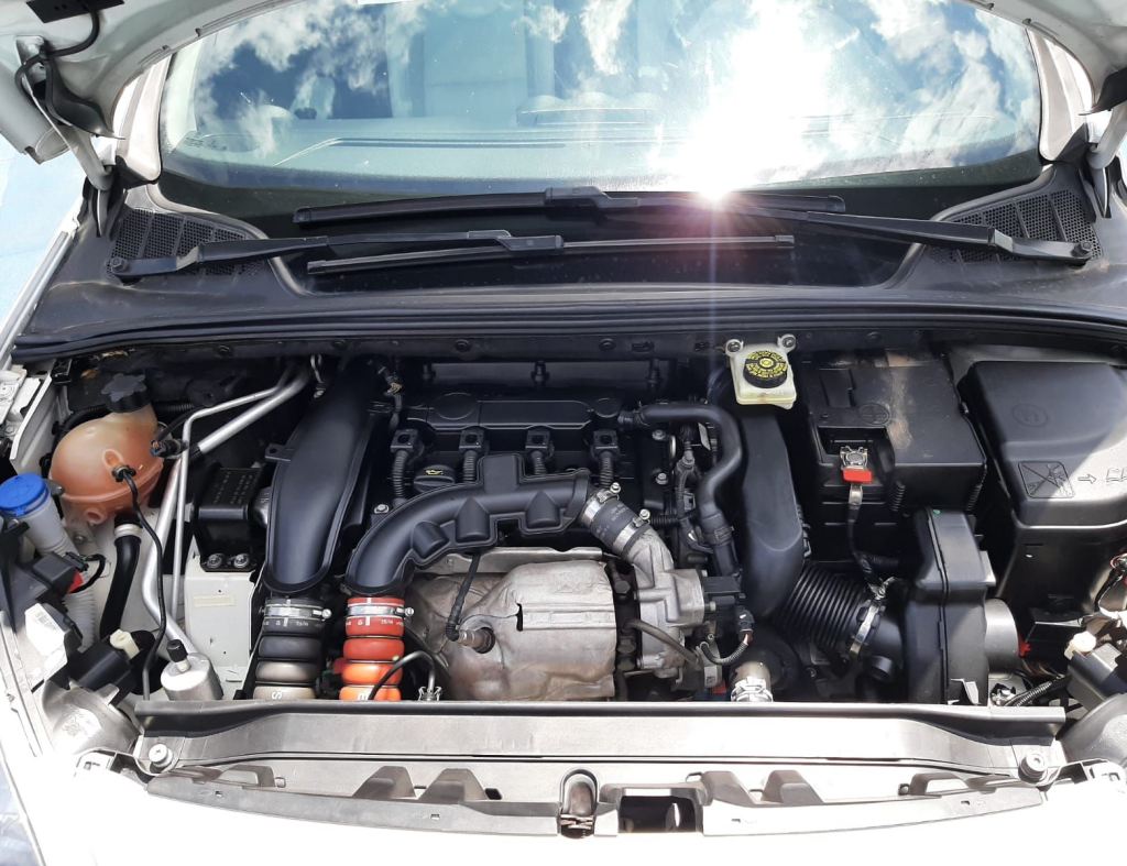 Peugeot 308 Roland Garros 1.6 Turbo Automatico imagem 9