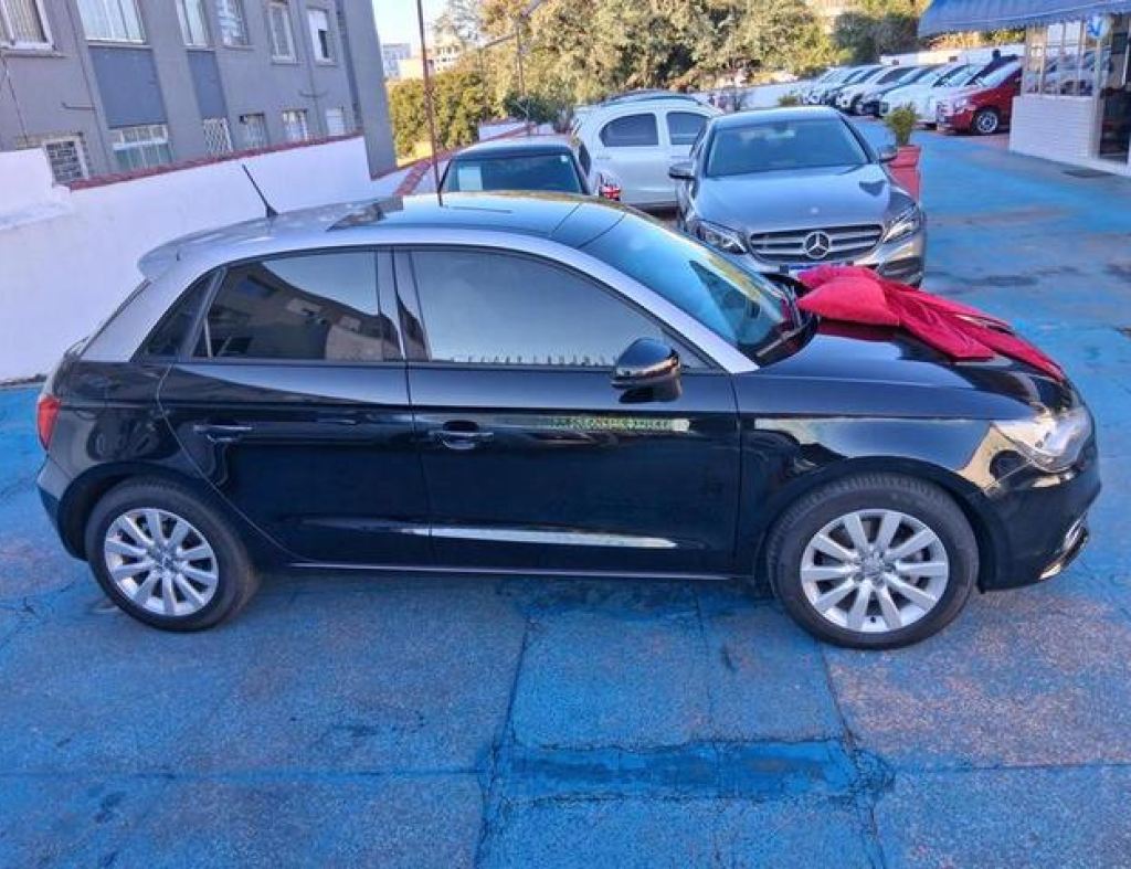 Audi A-1 Sportback 1.4 Tfsi 122Cv 5P S-Tronic 2014 Automático 4 Portas Modelo 2014 imagem 4