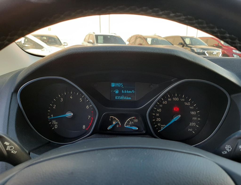 Ford Focus Sedan Se 2.0 Automatico 4 Portas Modelo 2017 imagem 18