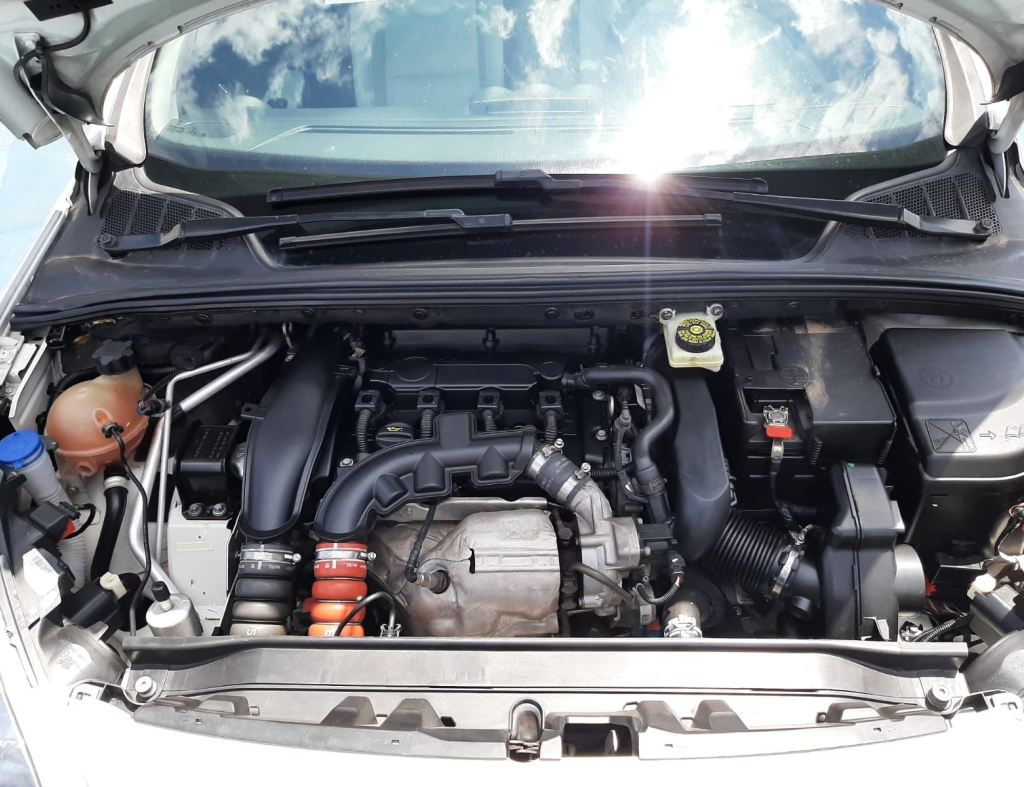 Peugeot 308 Roland Garros 1.6 Turbo Automatico imagem 9