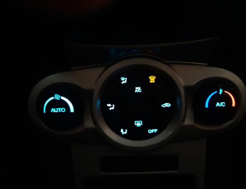 Ford New Fiesta 1.6 Sel Hatch 16V Flex 4P Manual 2018 imagem 21