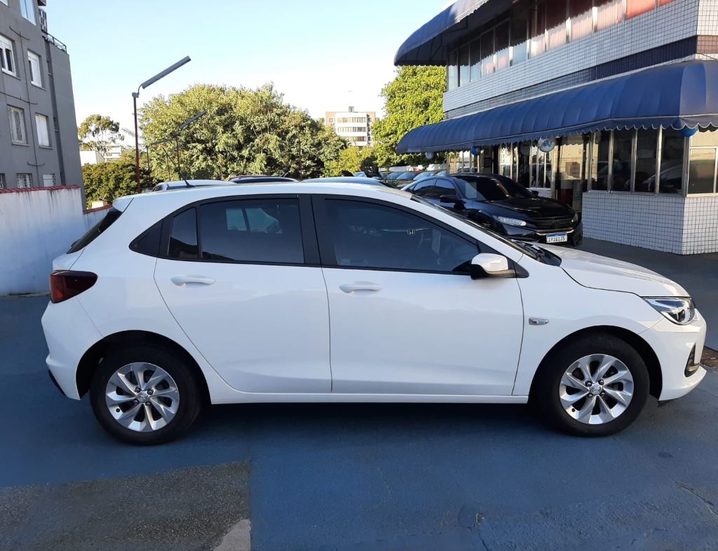 Chevrolet Onix Lt 1.0 Mpfi 8V 4P Mec. 2023 imagem 3