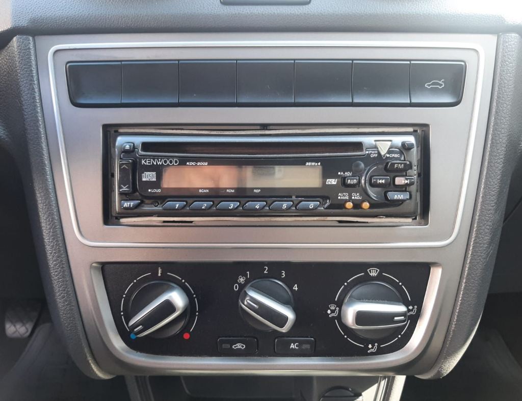 Volkswagem Voyage 1.0 City 4 Portas Modelo 2013 imagem 17