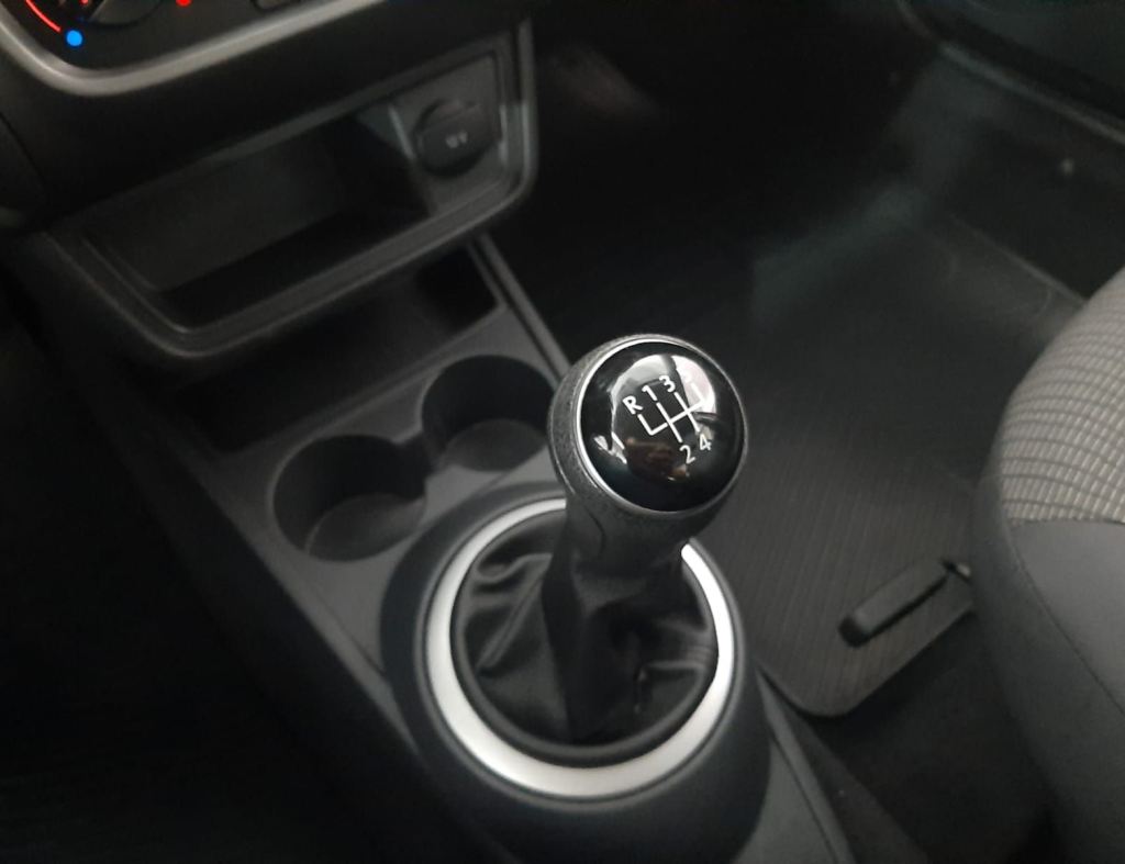 Volkswagem Voyage 1.0 City 4 Portas Modelo 2013 imagem 19