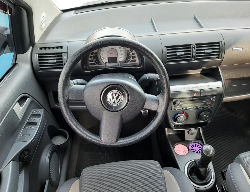 Volkswagen Crossfox 1.0 Flex 4 Portas Modelo 2009 imagem 17