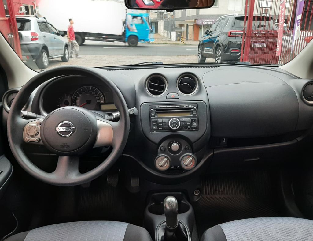 Nissan March Sv 1.0 Flex 4 Portas Modelo 2014 imagem 16