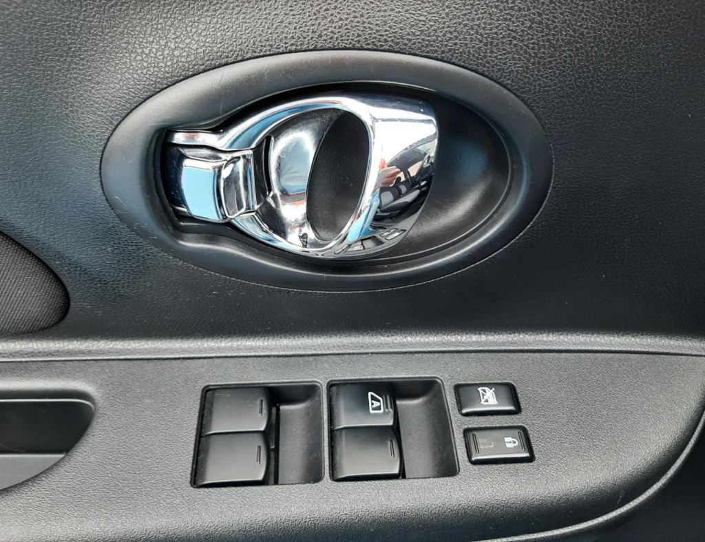Nissan March Sv 1.0 Flex 4 Portas Modelo 2014 imagem 22
