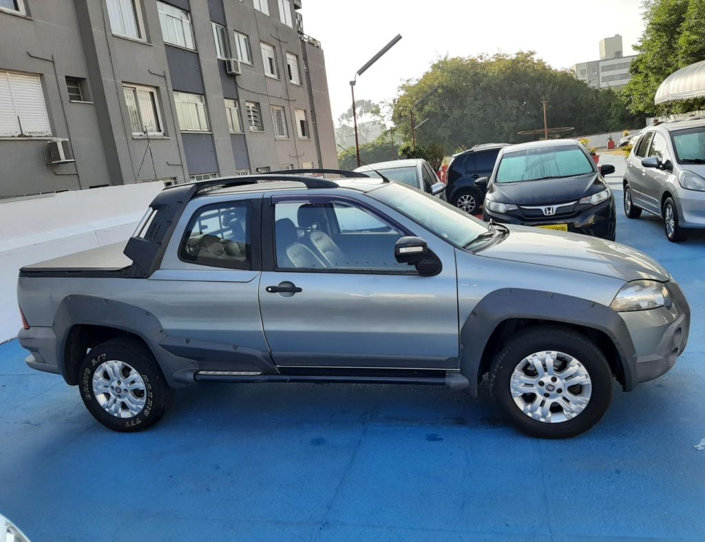 Fiat Strada Adventure Cd 1.8 Automatica Flex Modelo 2012 imagem 3