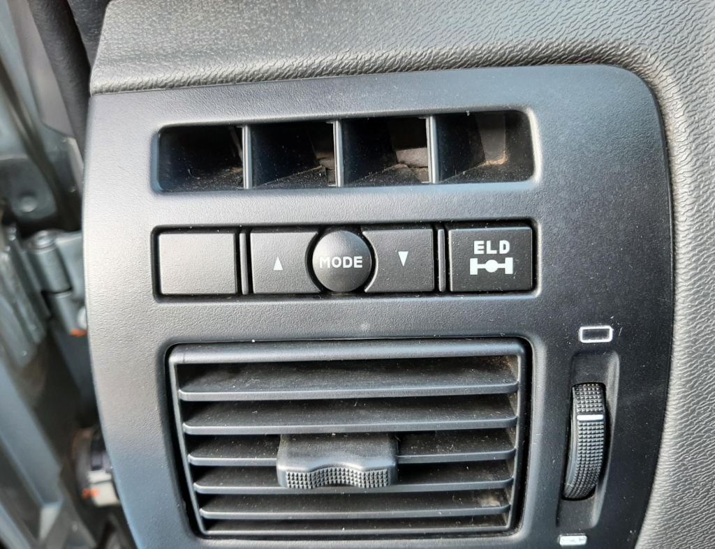 Fiat Strada Adventure Cd 1.8 Automatica Flex Modelo 2012 imagem 18