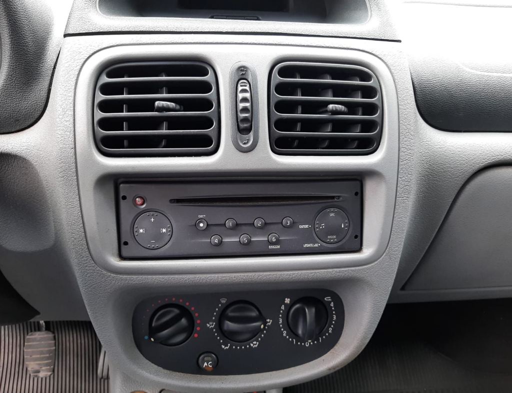 Renault Clio Sedan Privilege 1.6 16V Completo 2009 imagem 17