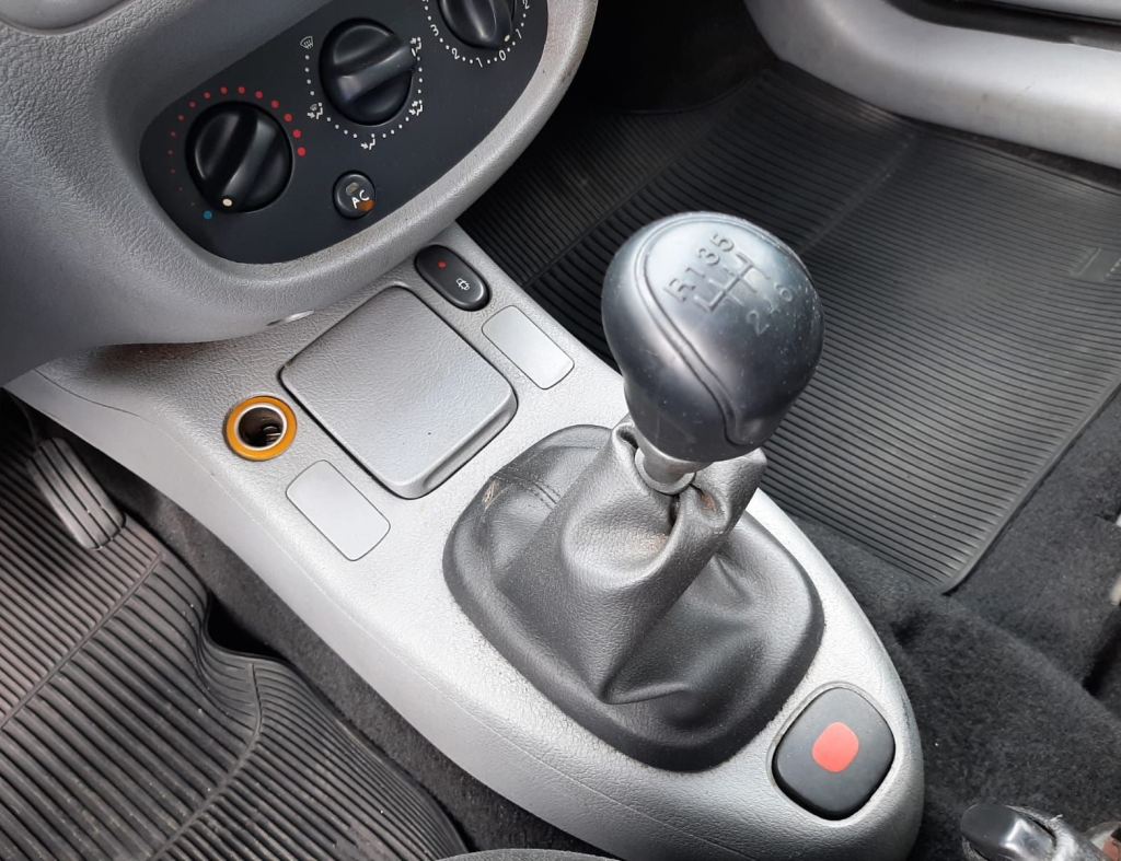 Renault Clio Sedan Privilege 1.6 16V Completo 2009 imagem 18