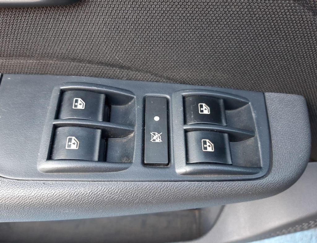 Fiat Palio Essence 1.6 Dl 4Portas Modelo 2011 imagem 20