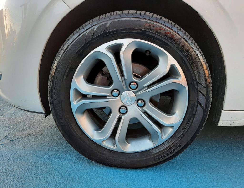 Peugeot 208 Griffe 1.6 Automatico Flex 4 Portas Modelo 2015 imagem 9