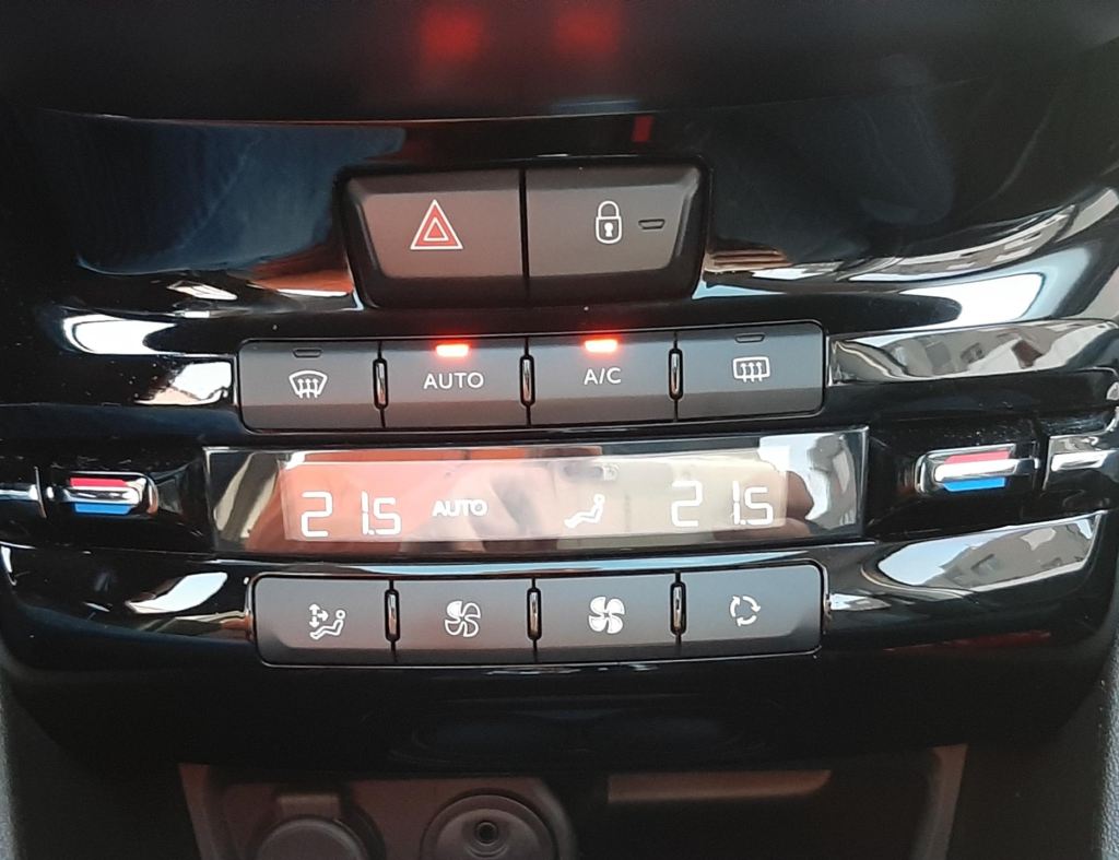 Peugeot 208 Griffe 1.6 Automatico Flex 4 Portas Modelo 2015 imagem 19