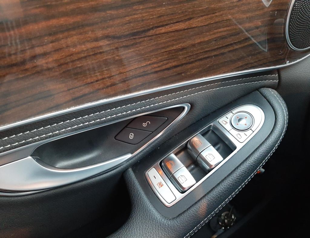 Mercedes-Benz C-180 Exclusive 1.6 Turbo Modelo 2015 imagem 20