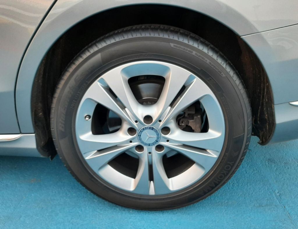Mercedes-Benz C-180 Exclusive 1.6 Turbo Modelo 2015 imagem 21