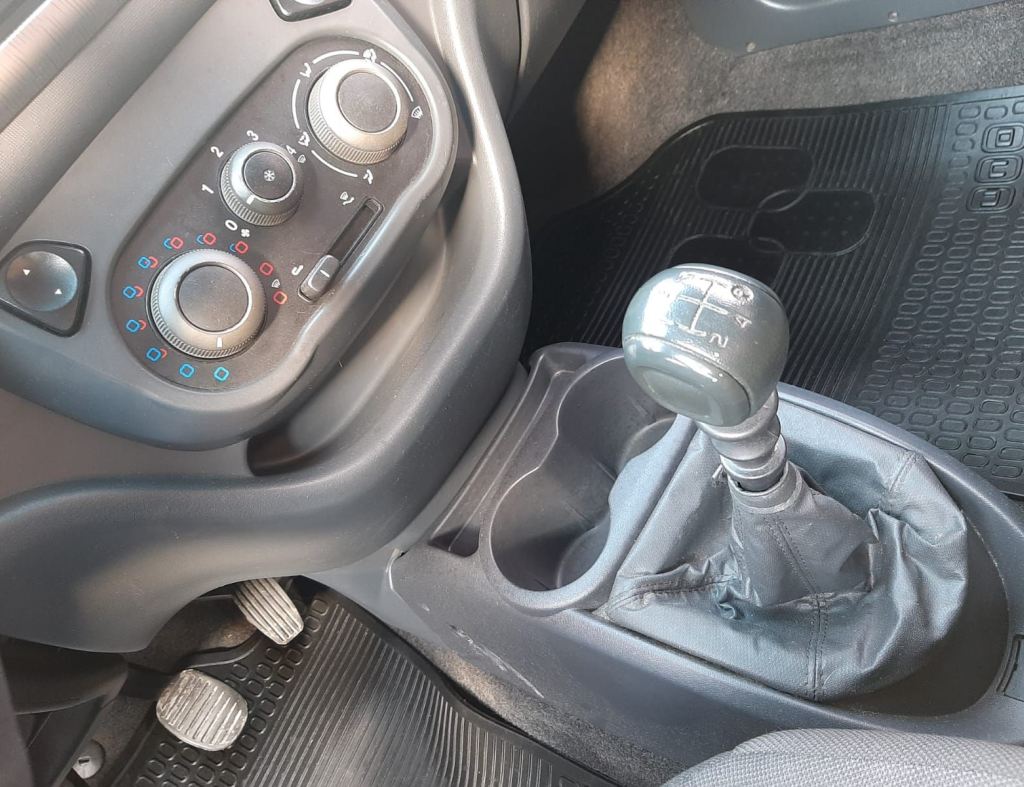 Fiat Uno Way 1.0 Flex 4 Portas Modelo 2013 imagem 17