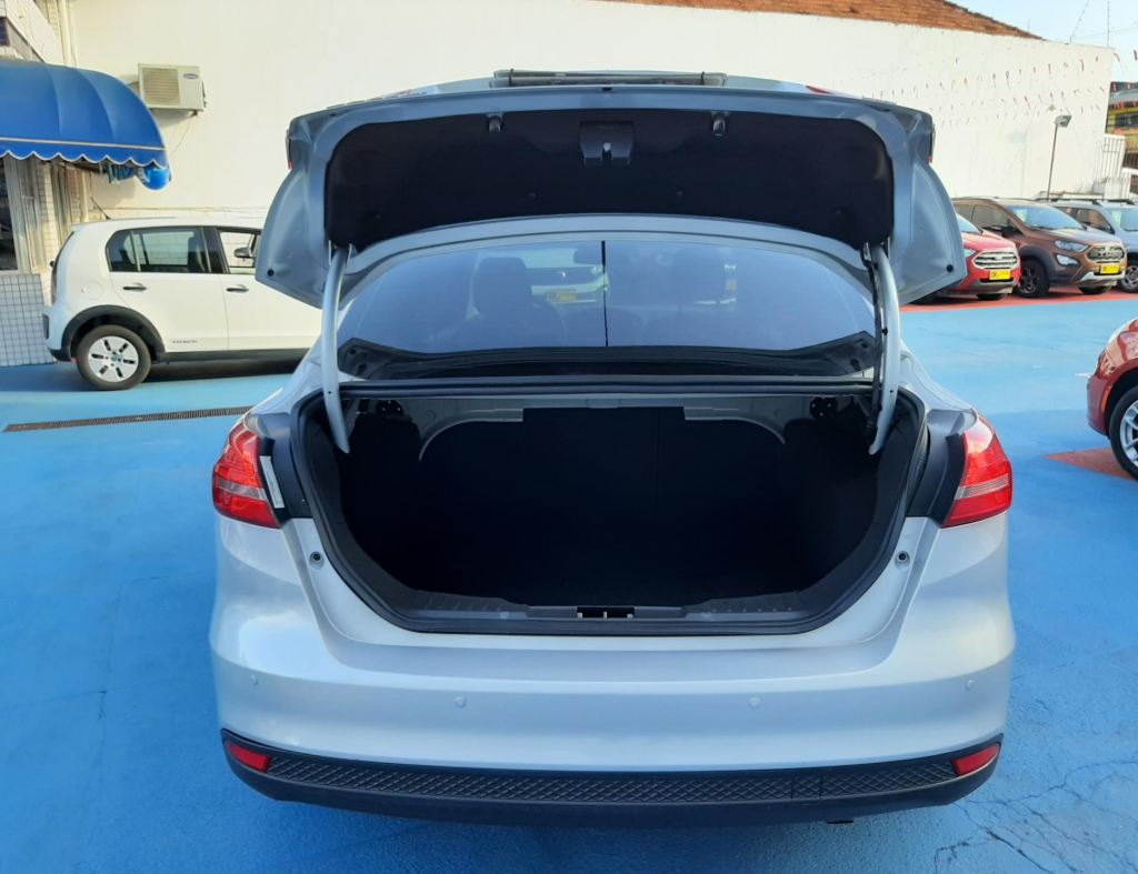 Ford Focus Sedan Se 2.0 Automatico 4 Portas Modelo 2017 imagem 9