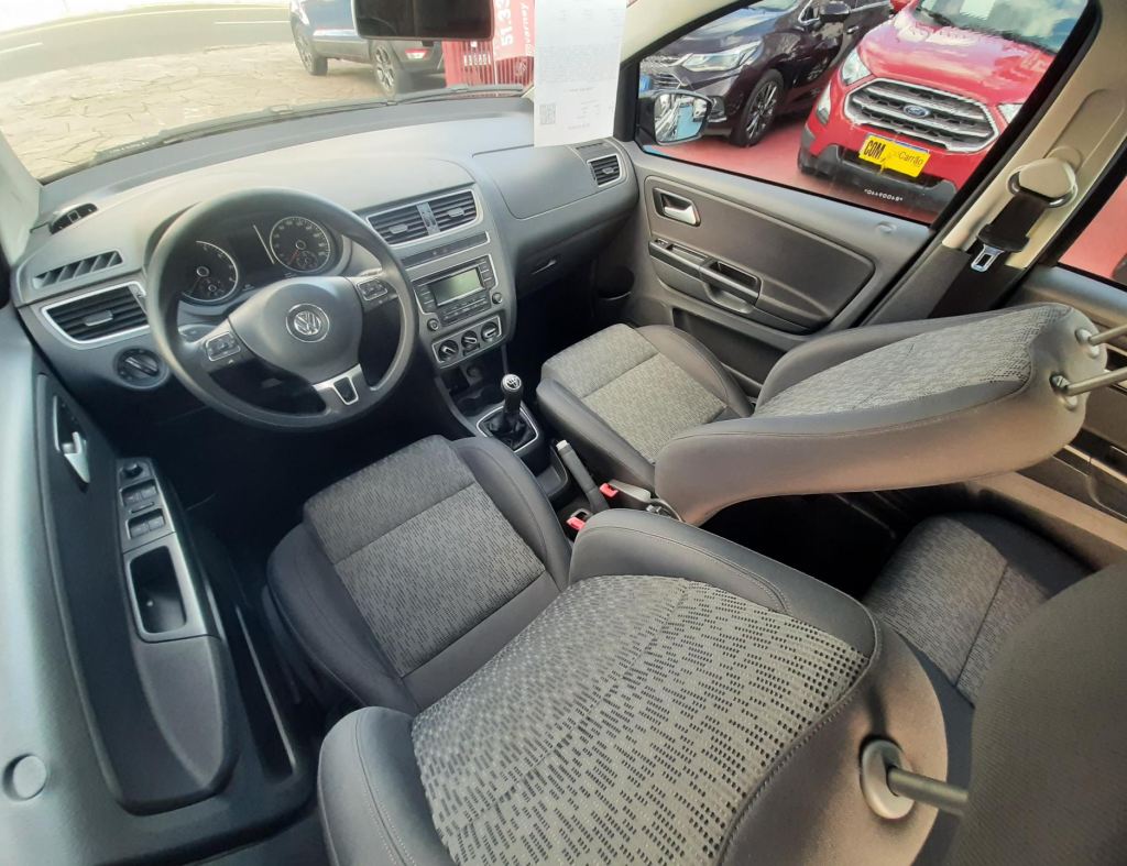 Volkswagen Fox 1.0 Gii Flex 4 Portas Modelo 2014 imagem 12