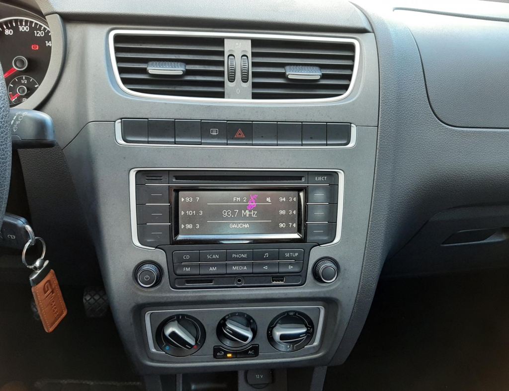 Volkswagen Fox 1.0 Gii Flex 4 Portas Modelo 2014 imagem 16