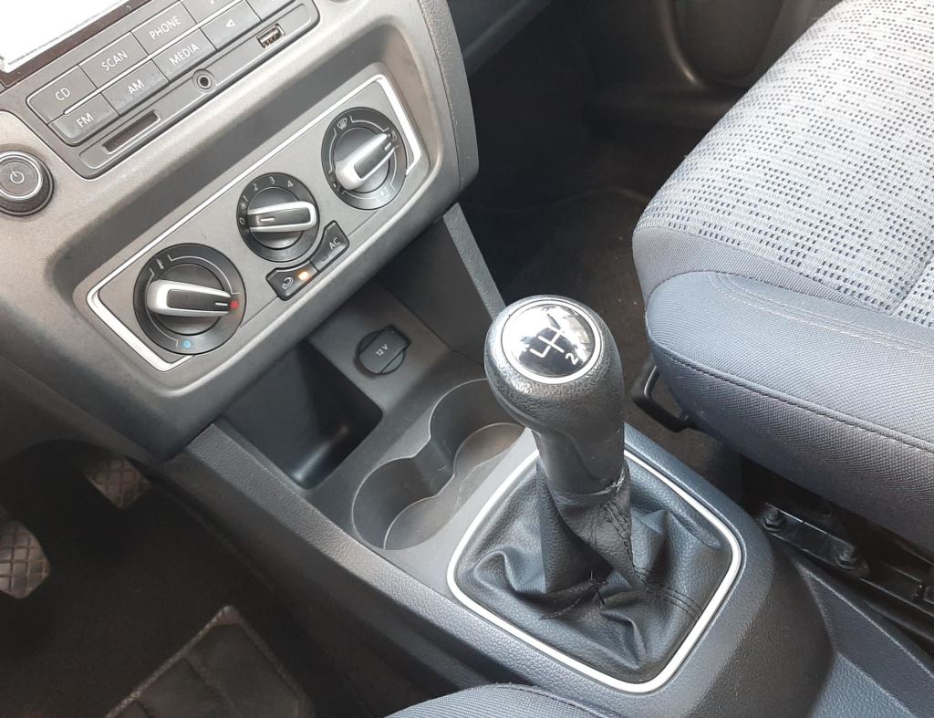 Volkswagen Fox 1.0 Gii Flex 4 Portas Modelo 2014 imagem 18