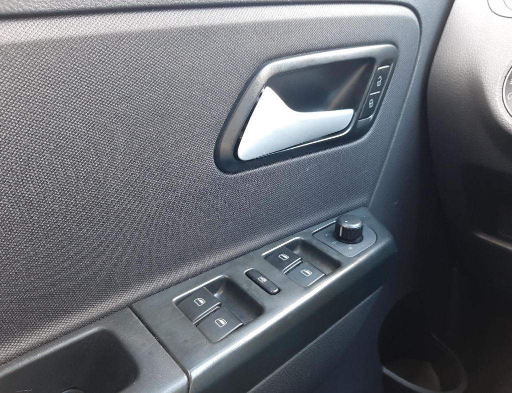 Volkswagen Fox 1.0 Gii Flex 4 Portas Modelo 2014 imagem 19