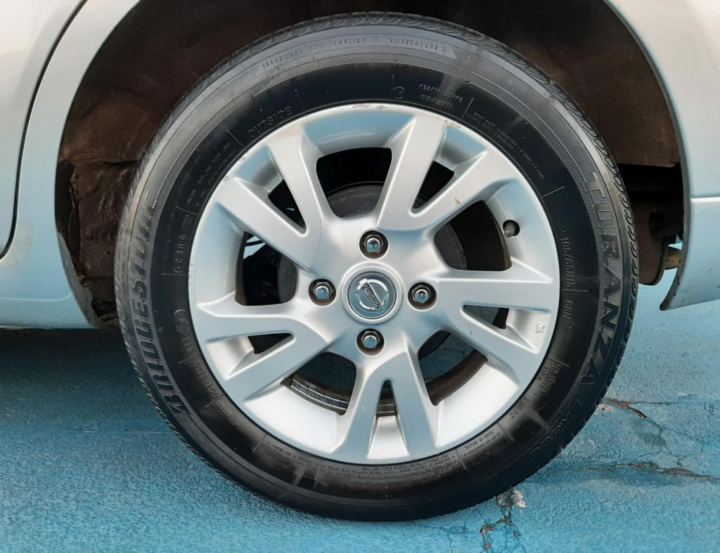 Nissan Livina S 1.8 Automatica Flex 4 Portas Modelo 2014 imagem 10
