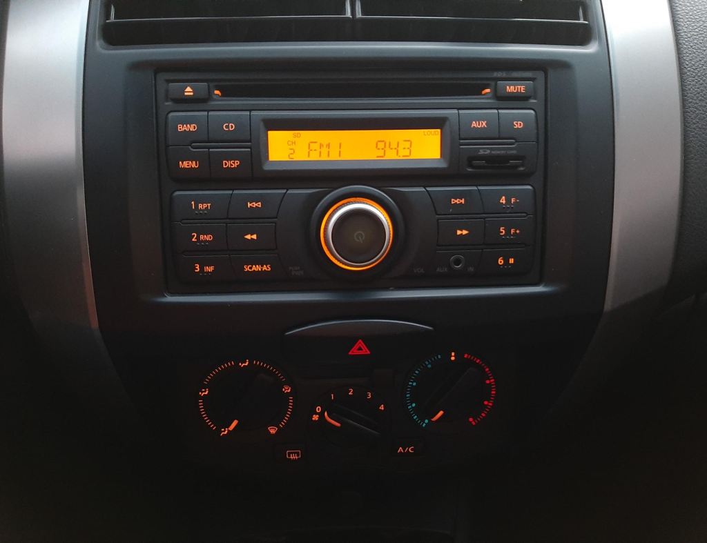 Nissan Livina S 1.8 Automatica Flex 4 Portas Modelo 2014 imagem 18