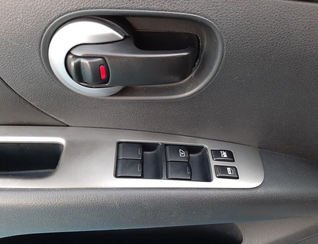 Nissan Livina S 1.8 Automatica Flex 4 Portas Modelo 2014 imagem 20