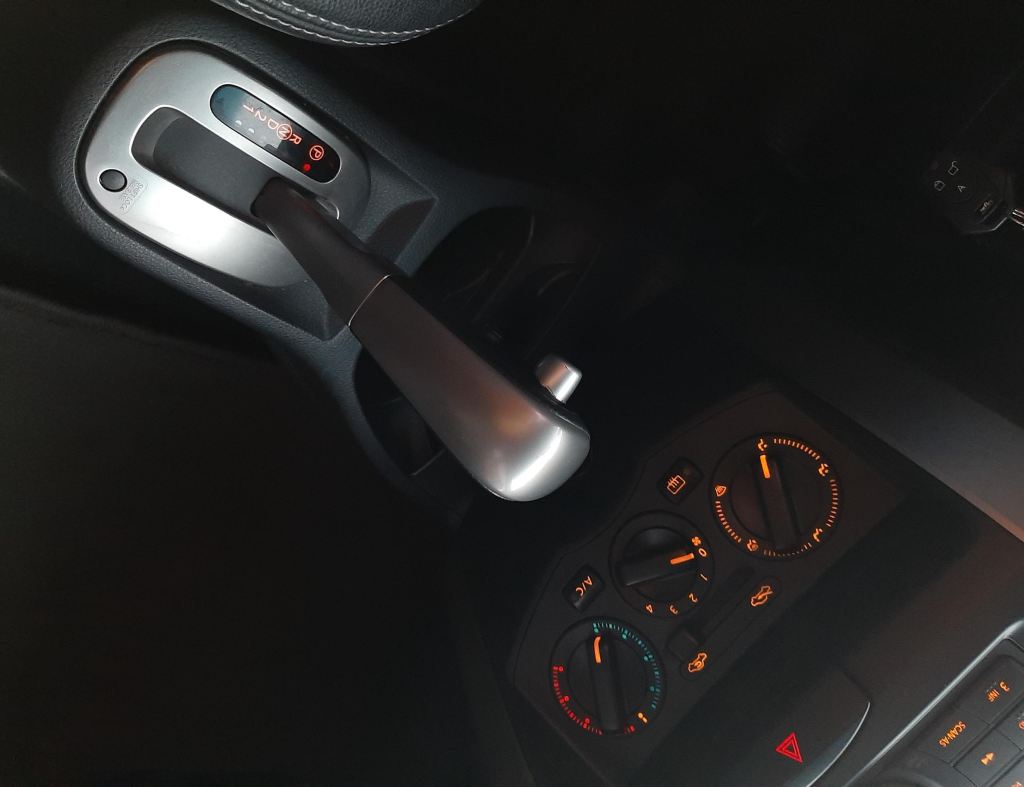 Nissan Livina S 1.8 Automatica Flex 4 Portas Modelo 2014 imagem 21