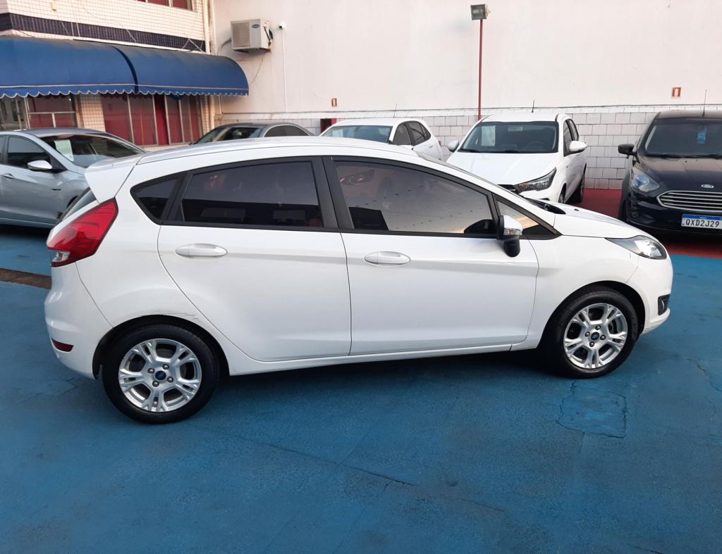 Ford New Fiesta Hatch Sel 1.6 Automatico Flex 4 Portas Modelo 2017 imagem 3