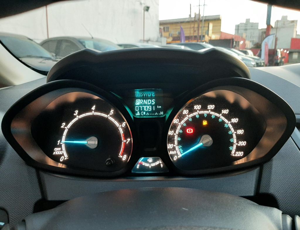 Ford New Fiesta Hatch Sel 1.6 Automatico Flex 4 Portas Modelo 2017 imagem 16