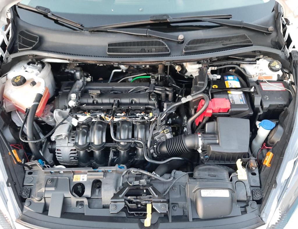 Ford New Fiesta Hatch Sel 1.6 Automatico Flex 4 Portas Modelo 2017 imagem 18