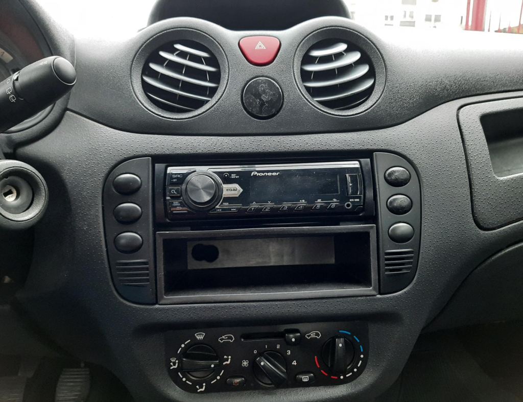 Citroen C3 Glx 1.4 Flex 4 Portas Modelo 2008 imagem 16