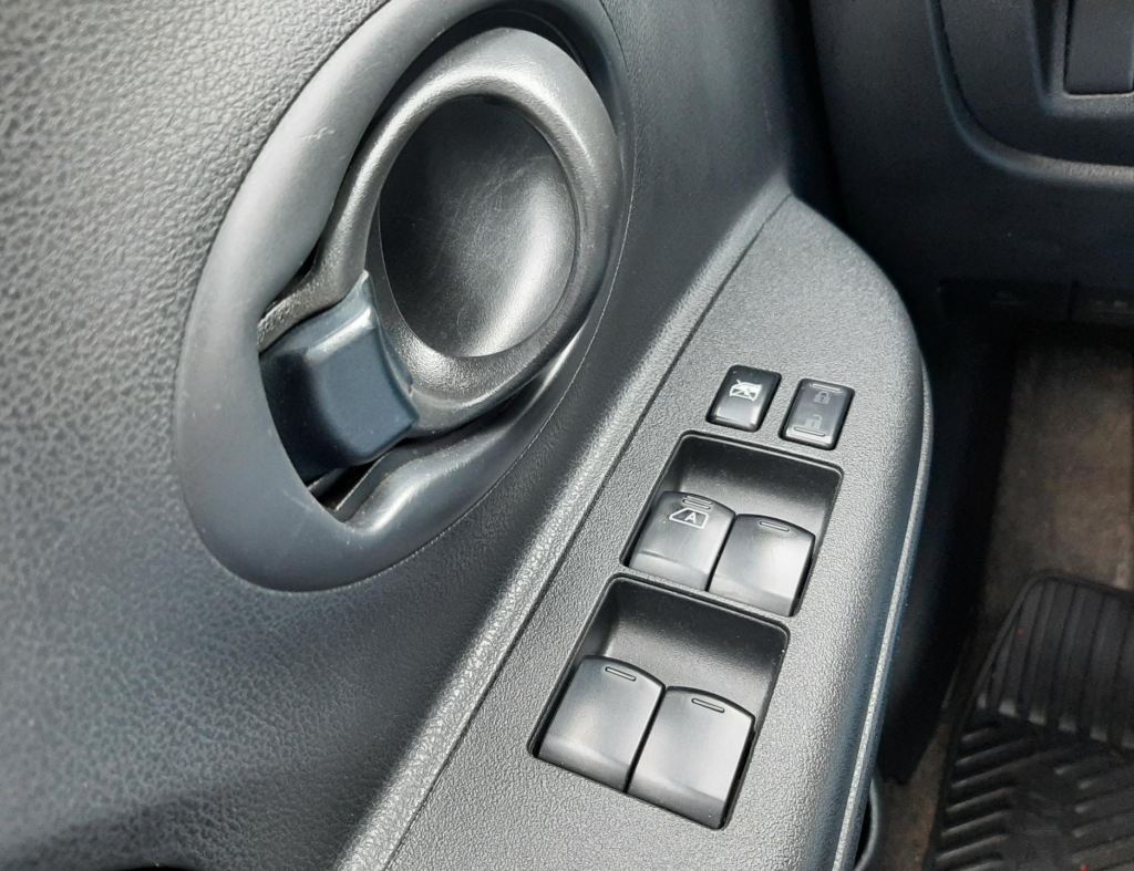 Nissan March S 1.0 Flex 4 Portas Modelo 2013 imagem 16