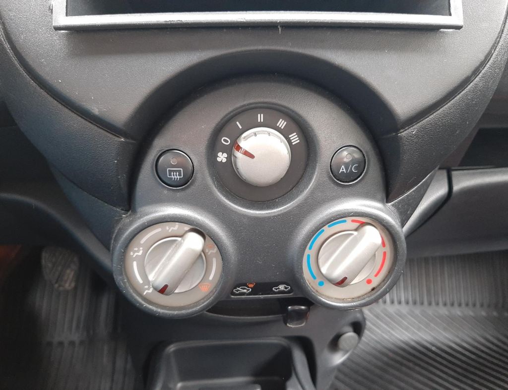 Nissan March S 1.0 Flex 4 Portas Modelo 2013 imagem 17