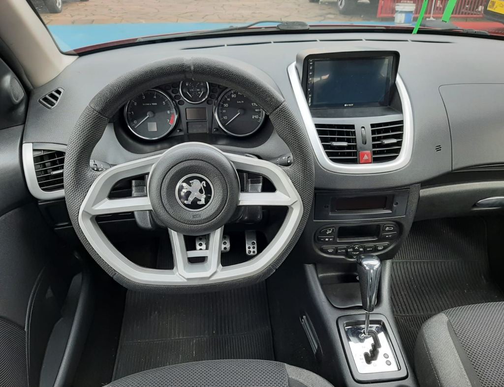 Peugeot 207 Xr 1.6 Automatico Flex 4 Portas Modelo 2009 imagem 14