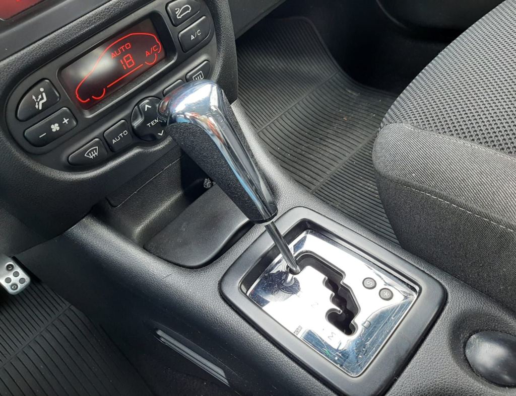 Peugeot 207 Xr 1.6 Automatico Flex 4 Portas Modelo 2009 imagem 15
