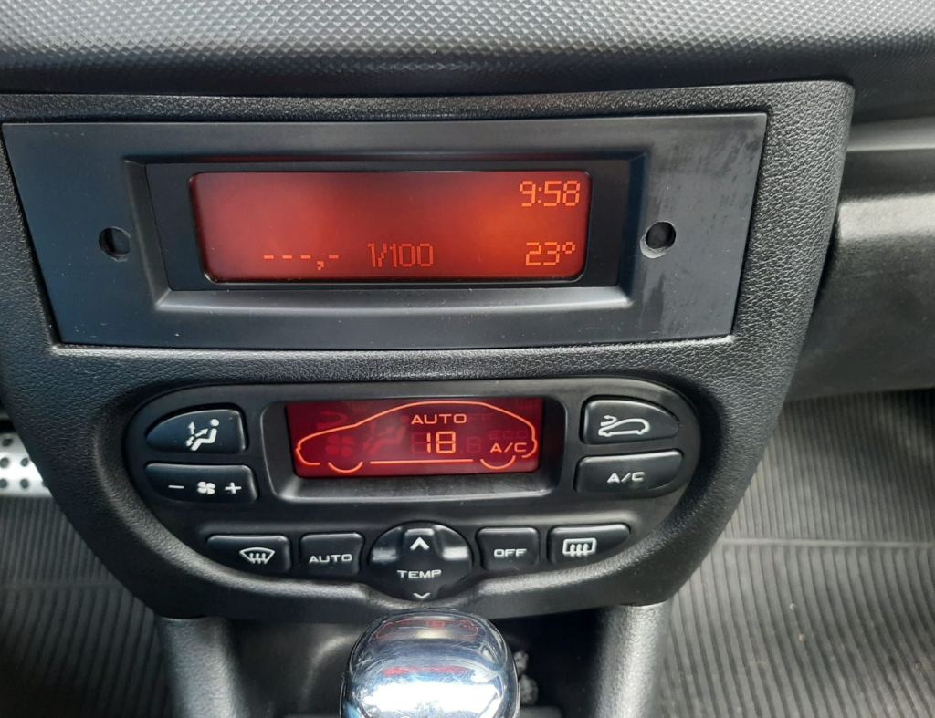 Peugeot 207 Xr 1.6 Automatico Flex 4 Portas Modelo 2009 imagem 19