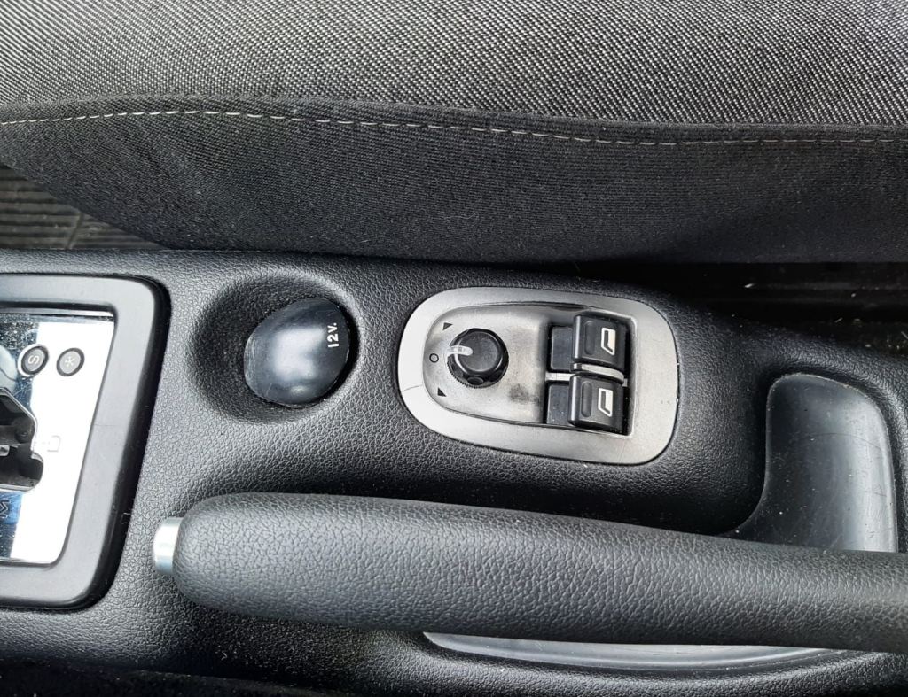 Peugeot 207 Xr 1.6 Automatico Flex 4 Portas Modelo 2009 imagem 20