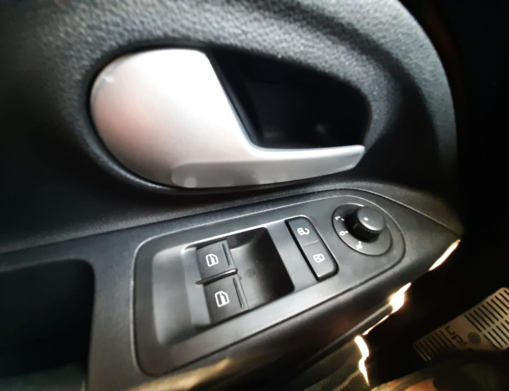 Volkswagen Up Cross 1.0 Mpi 12V Flex 4P Manual 2017 imagem 19