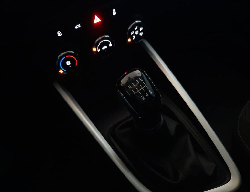 Chevrolet Onix Lt 1.0 Mpfi 8V 4P Mec. 2023 imagem 23