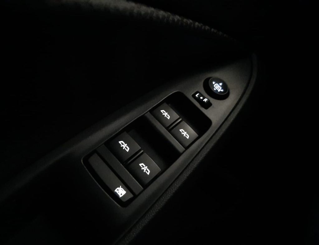 Chevrolet Onix Lt 1.0 Mpfi 8V 4P Mec. 2023 imagem 24