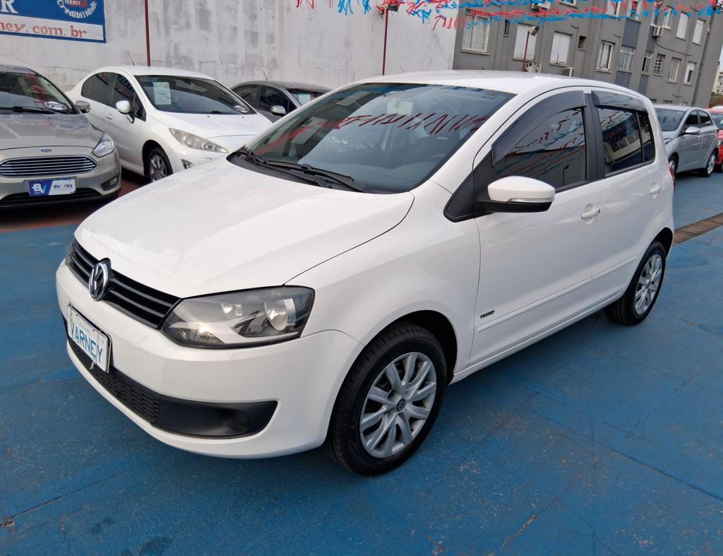 Volkswagen Fox Trend Gii 1.0 Flex 4 Portas Modelo 2014 imagem 2